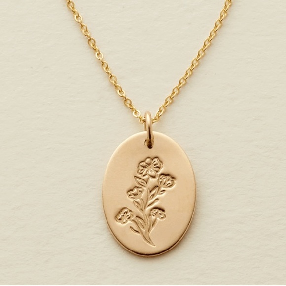 Bohemian Floral Family Engraved Pendant Necklace - Picture 12 of 16